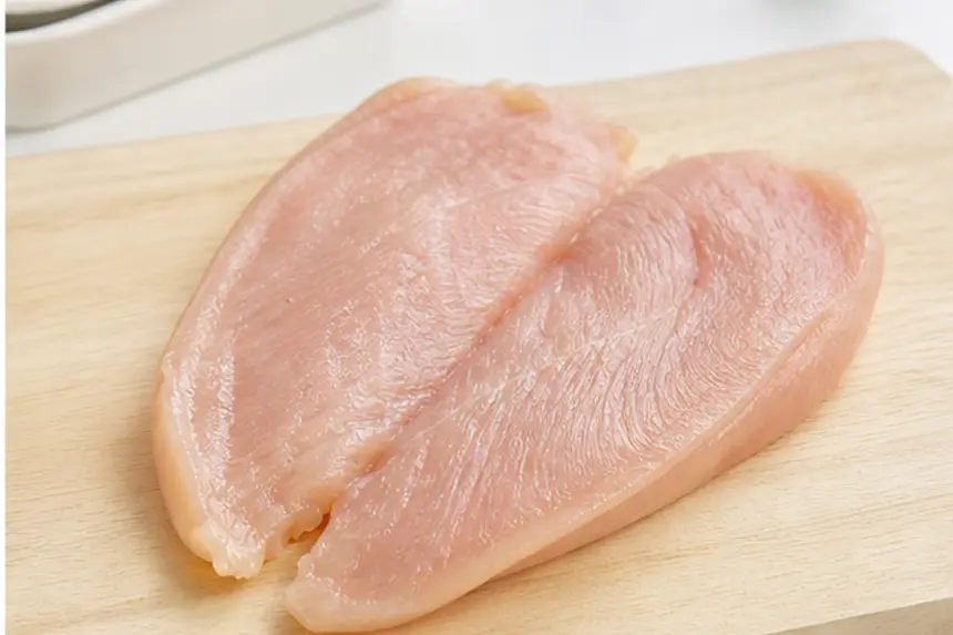 鶏むね肉を観音開きにしたイメージ