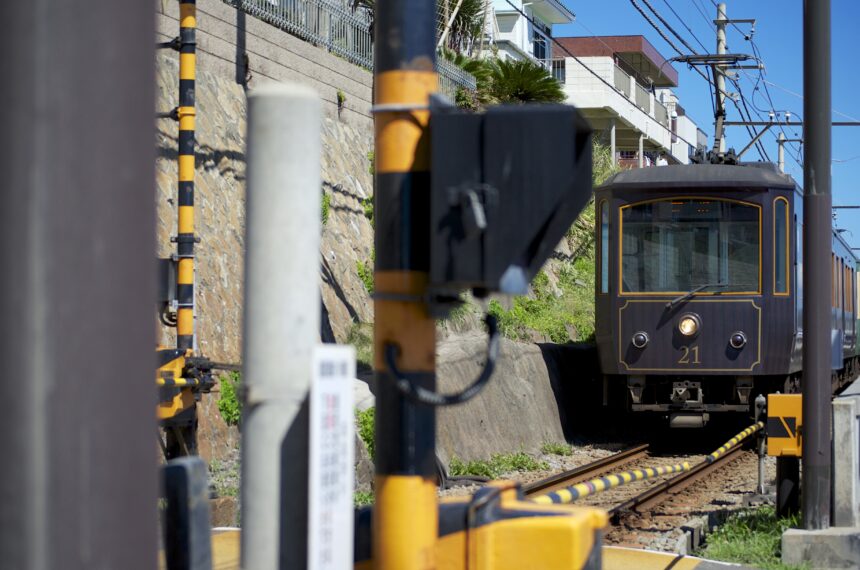 Enoden Type 20 train near Kamakura-Koko-Mae Station
