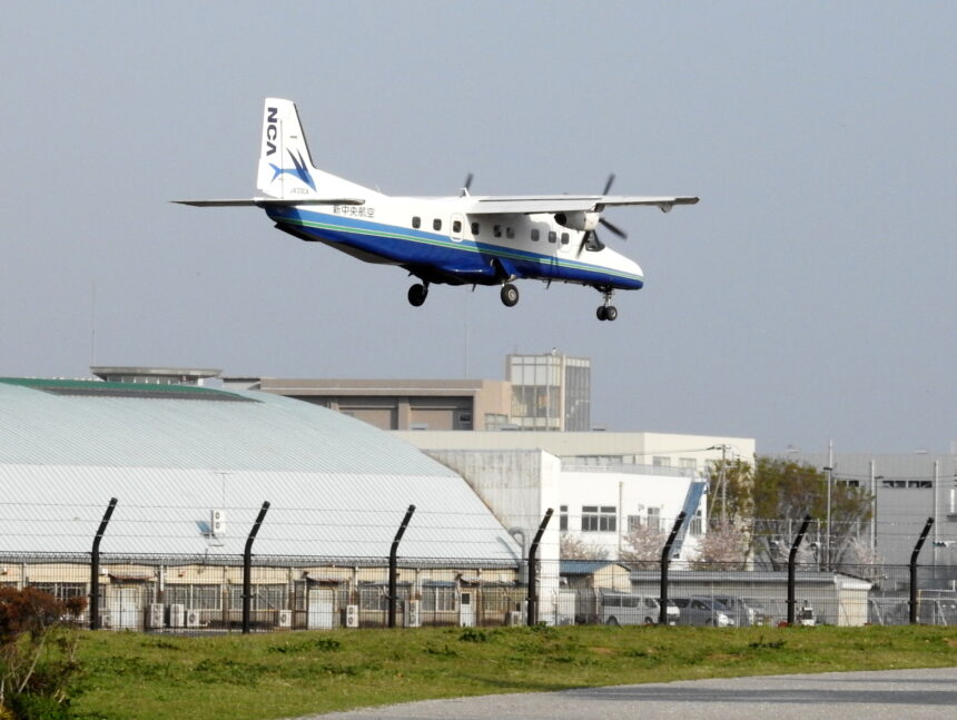 Dornier 228 landing at Chofu Airport for a Chofu to Miyakejima small-aircraft guide