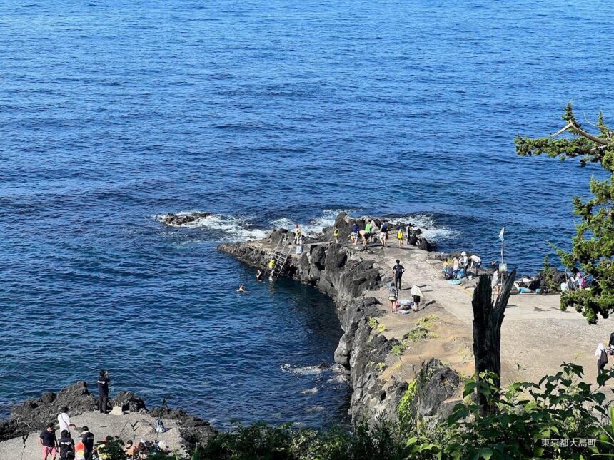 Akinohama coast on Izu Oshima