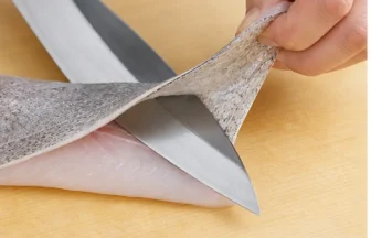 魚の皮を引くイメージ