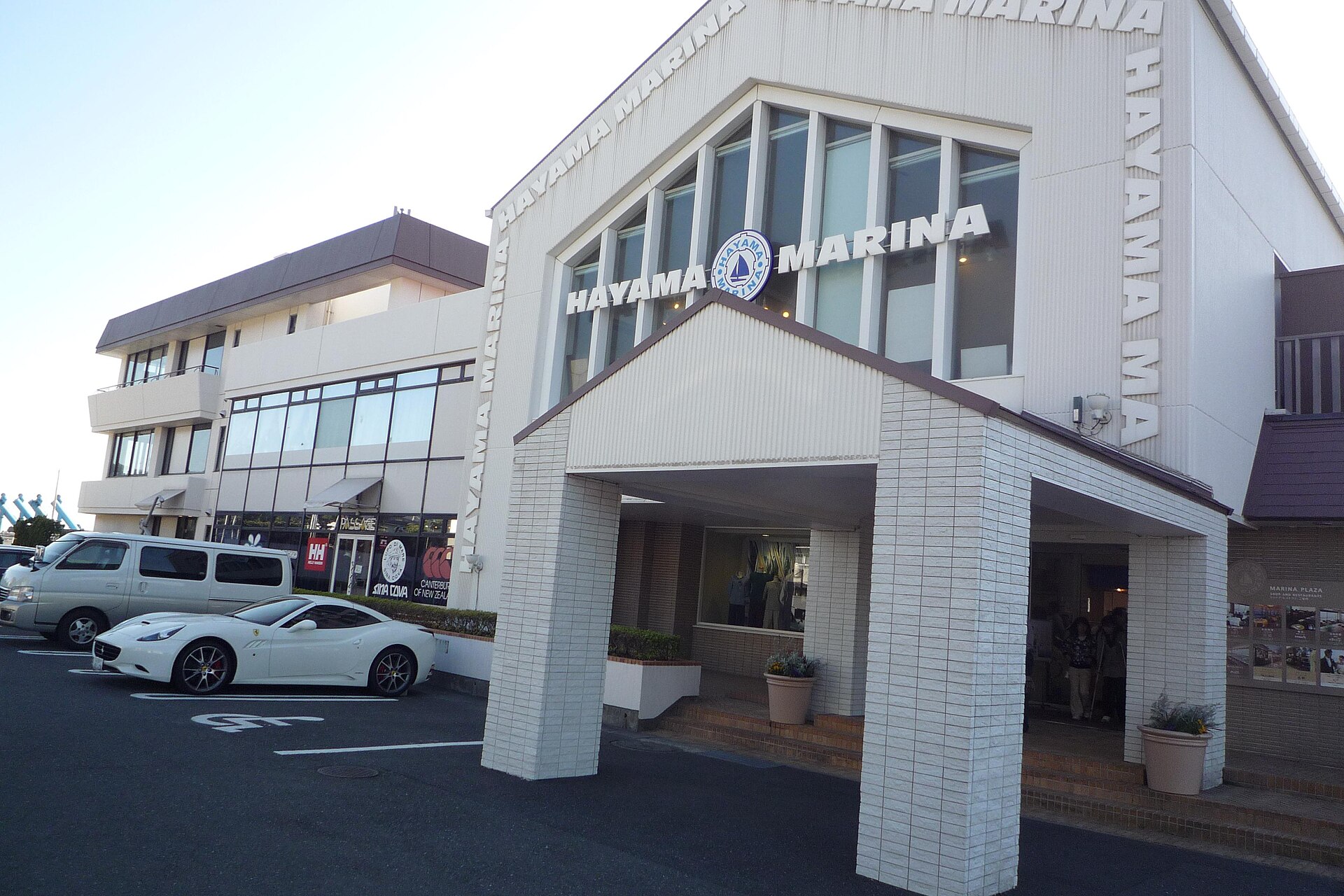 葉山町の葉山マリーナ