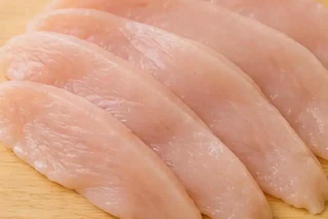 鶏むね肉を薄くそぎ切りにしたイメージ