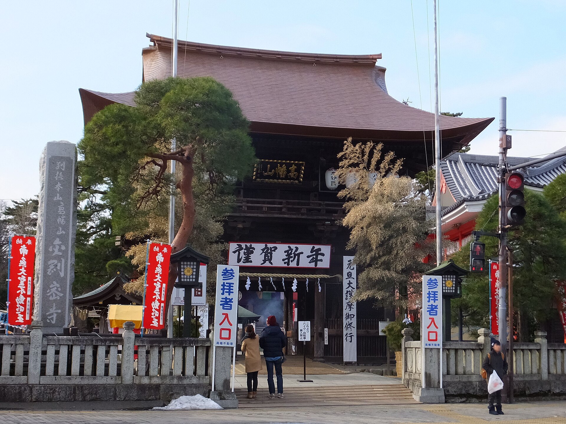 日野市の高幡不動尊の仁王門