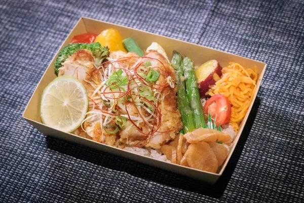大山鶏のおかず弁当