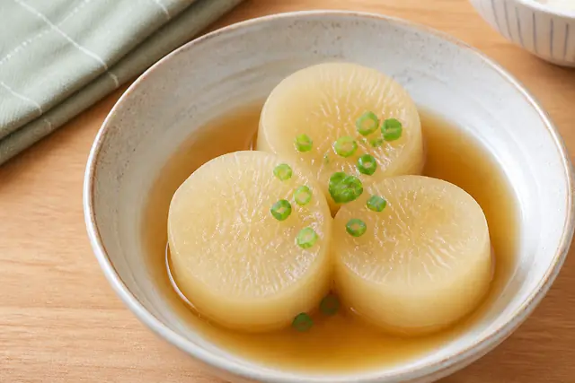 厚めの大根の輪切りを煮た料理のイメージ