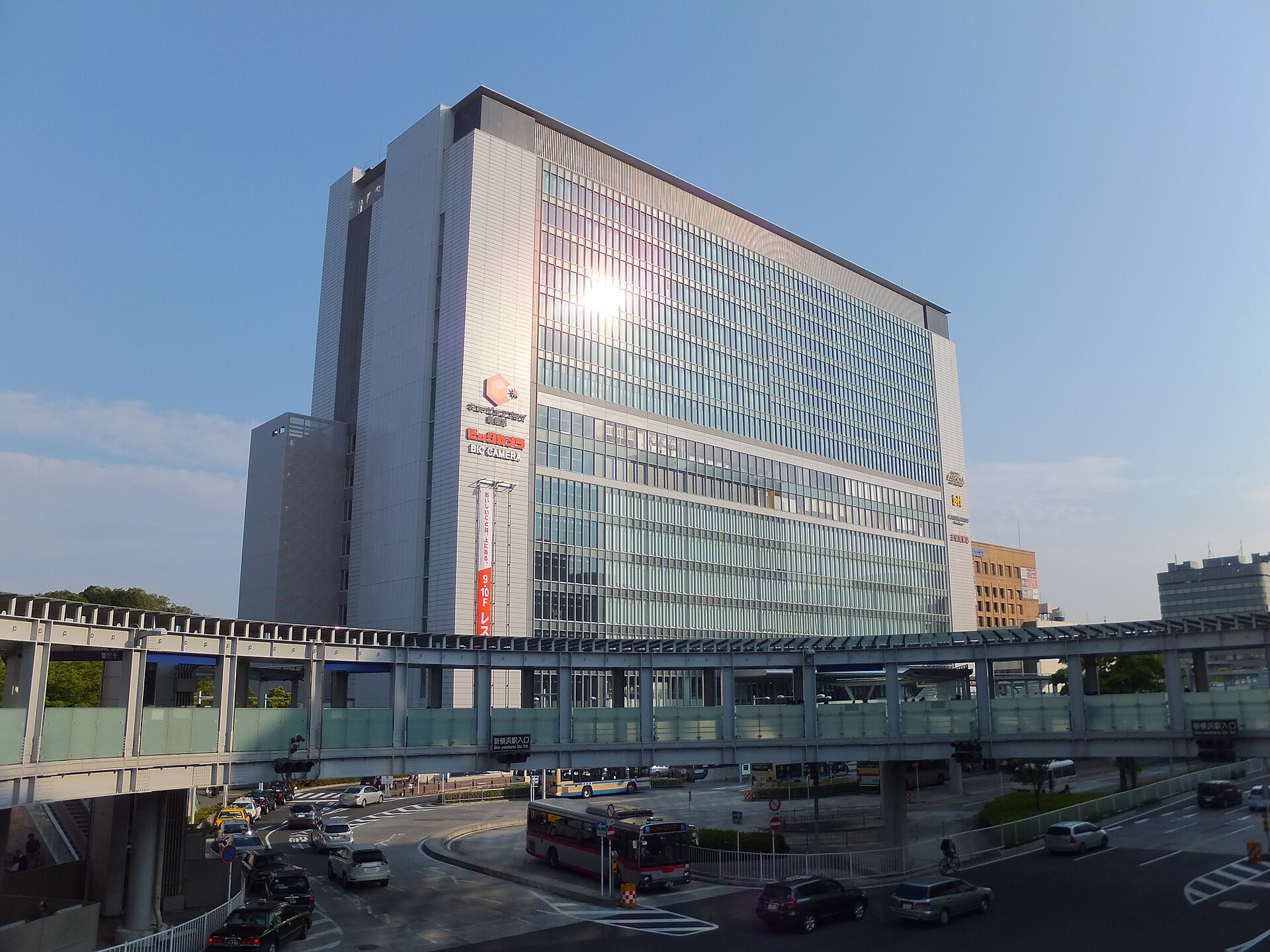 新横浜駅ビルの外観
