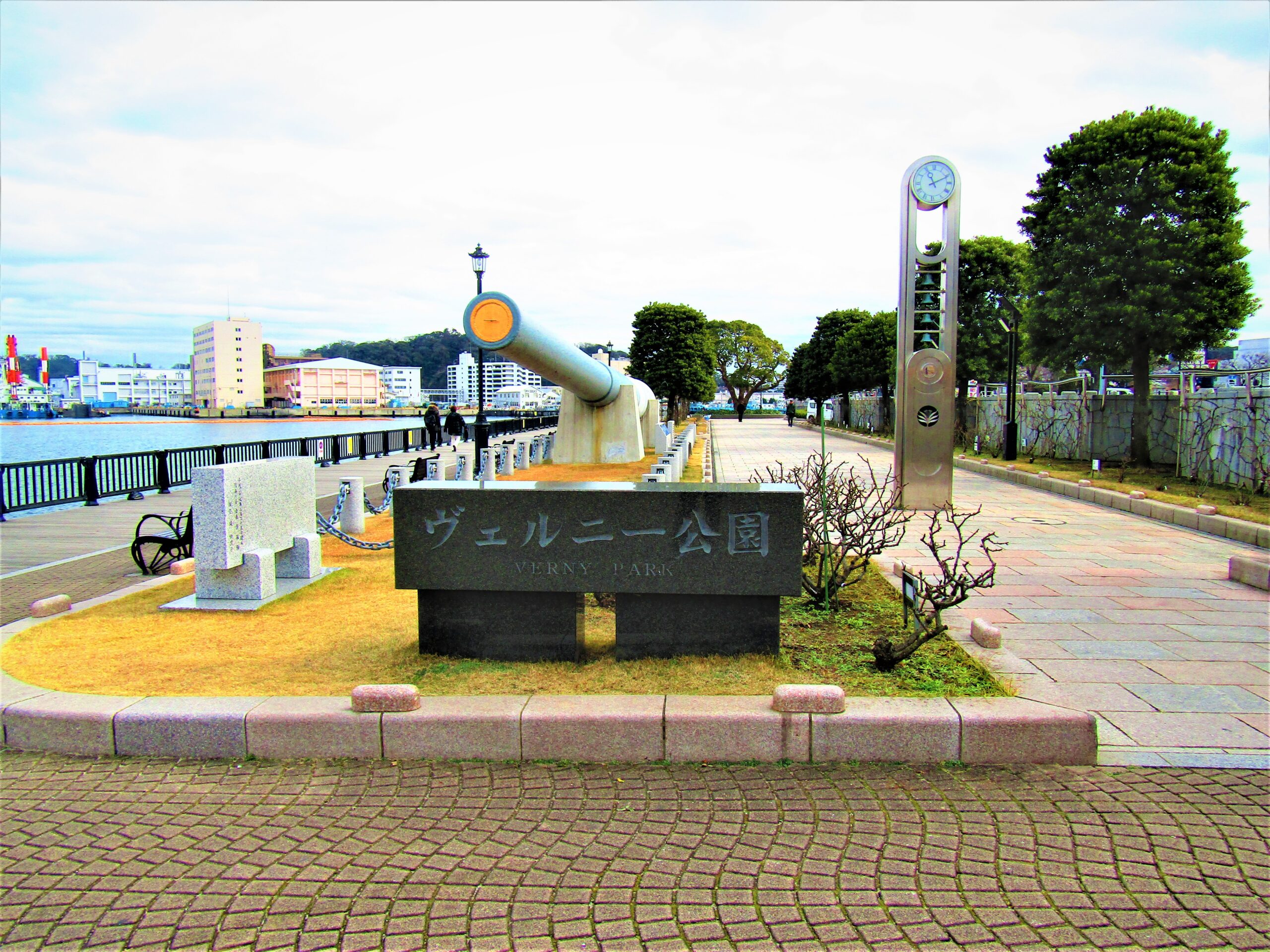 横須賀市の軍港・猿島・どぶ板通り・三浦半島方面
