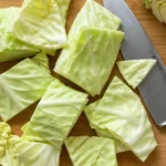 キャベツを大きめのざく切りにしたイメージ