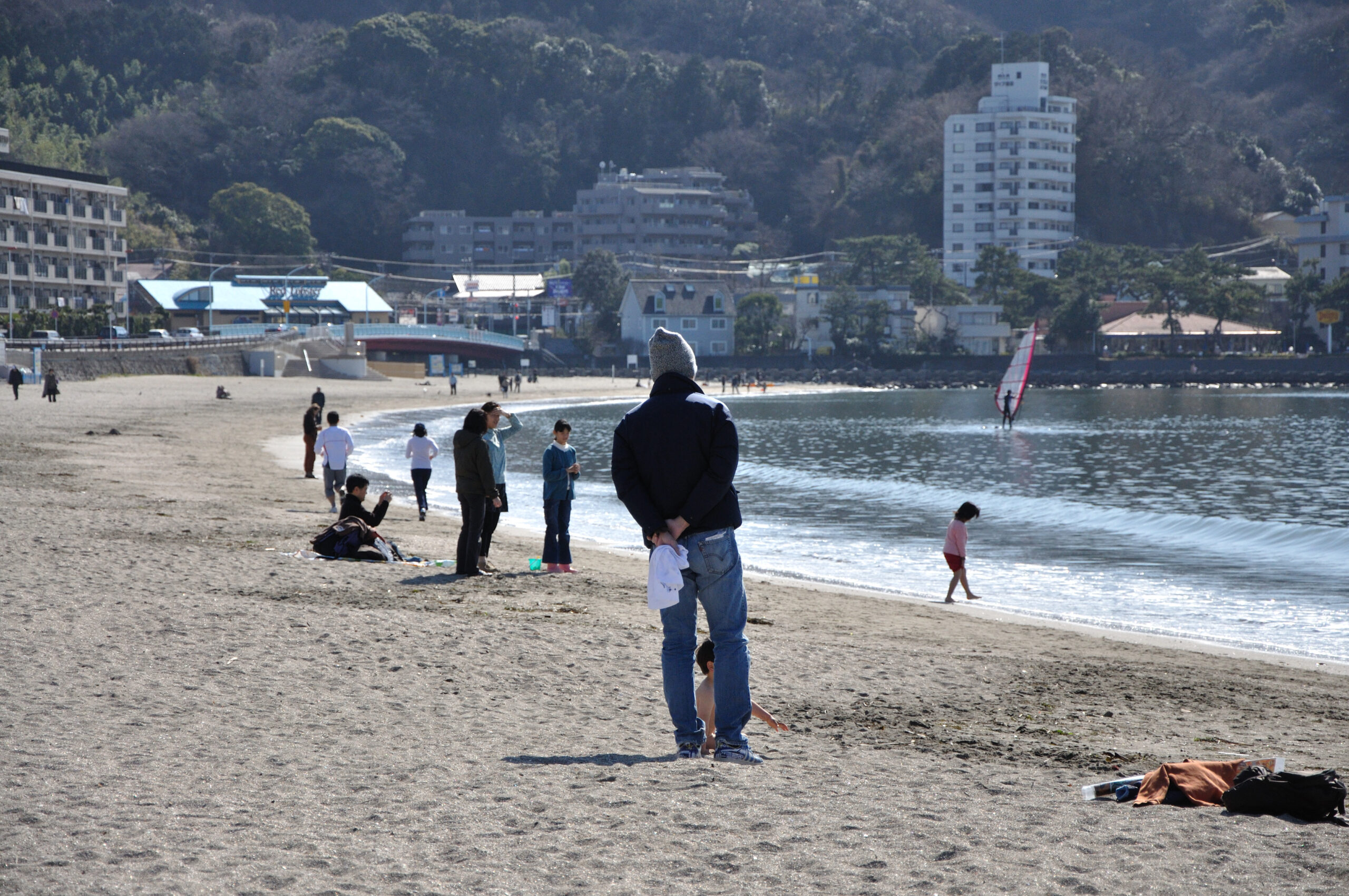 逗子市の逗子海岸・逗子駅・葉山方面