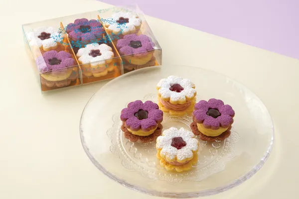 花型のクッキーバタークリームサンドの項に掲載された画像