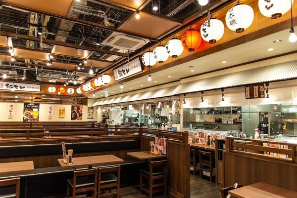 紅とん日本橋本店の店内