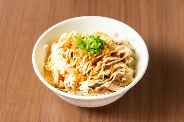 にんにく豚マヨ丼