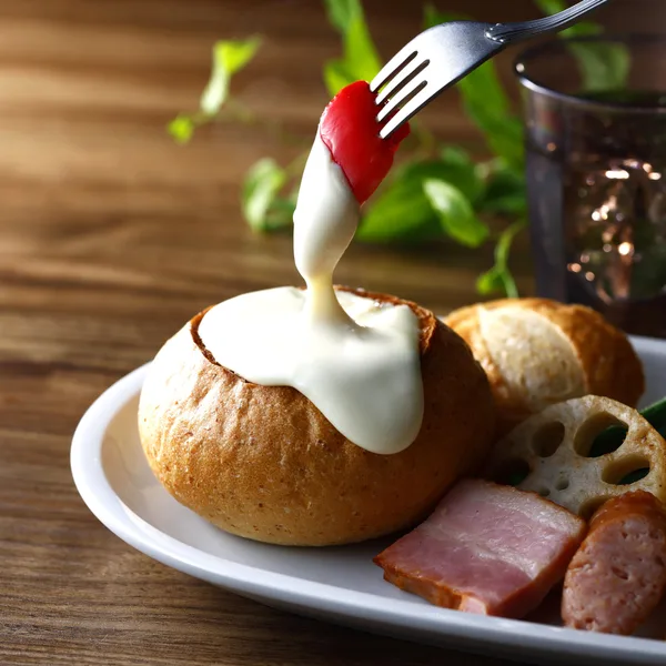 「「チーズパンデュ」「ブレッドボウル」などのワンプレートメニューや軽食をご用意」の節に掲載された画像