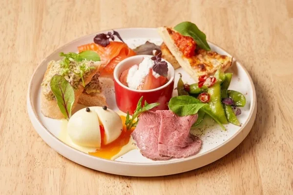 チーズプラスの前菜盛り合わせ
