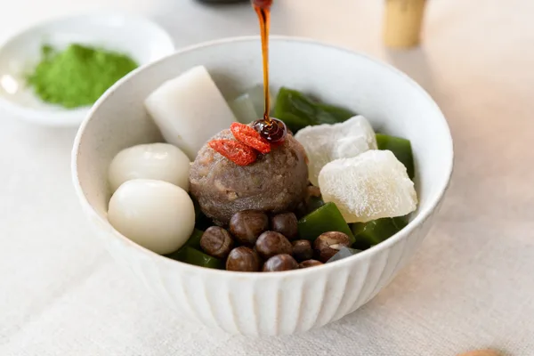 船橋屋の甘栗と抹茶のあんみつ