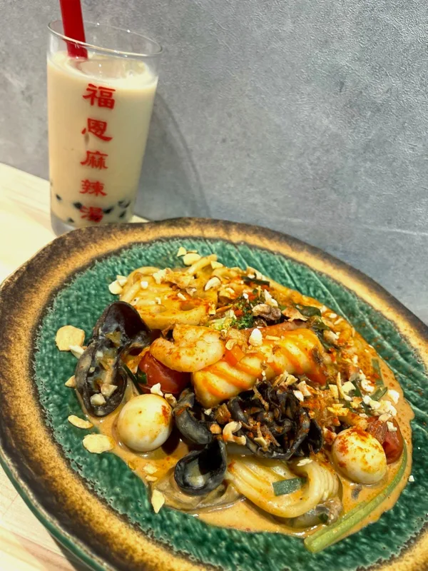 「汁なし麻辣湯」の説明に続けて掲載された画像