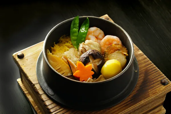 銀座立田野の定番こしあんみつと五目釜飯