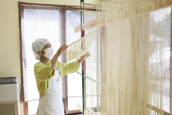 生地をハタにかける「はたかけ」
