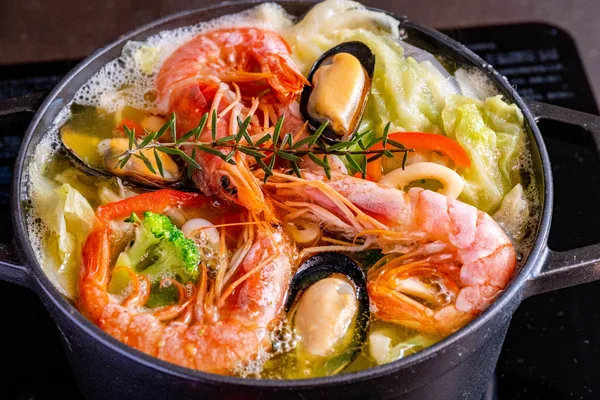 魚介の旨味を凝縮ブイヤベース［夕食］
