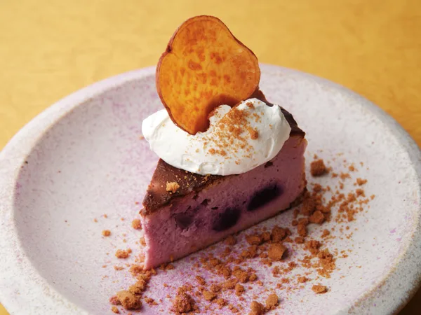 紫芋のバスクチーズケーキ 795円(税込)