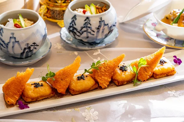 ライチ海老などの前菜料理