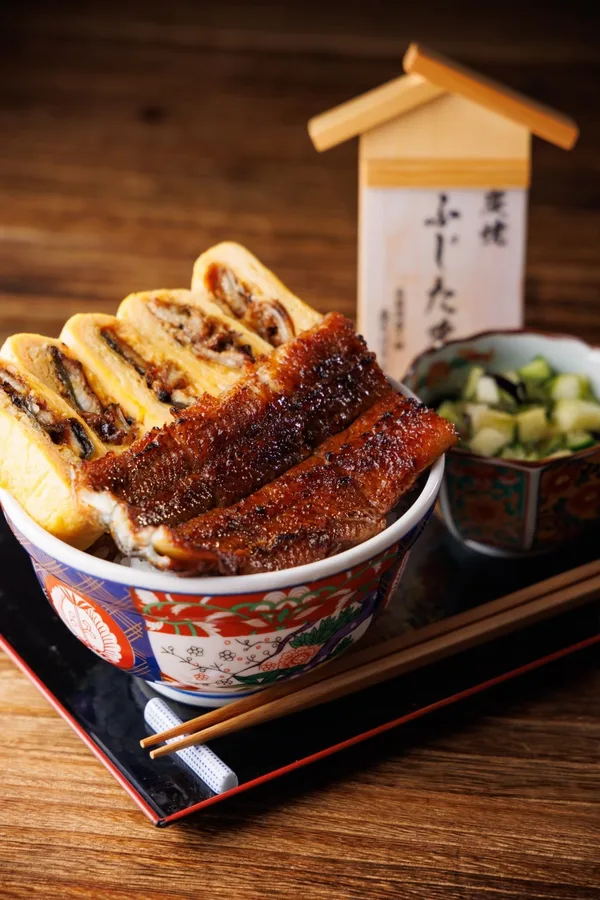 「うなぎ」と「うまき」が一つに楽しめるその名も「ふじたま丼」2800円(税込)
