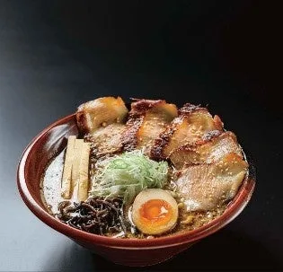 〈らーめん吉山商店〉焙煎ごまみそ特上ほほ肉炙りチャーシュー麺