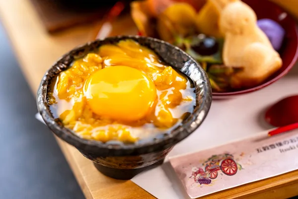 黄金のたまご丼の盛り付け