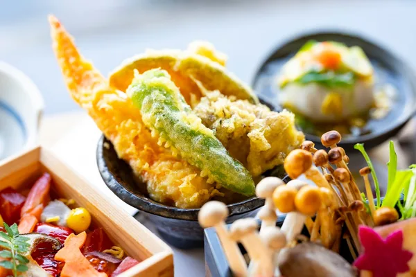 天結び丼と季節料理