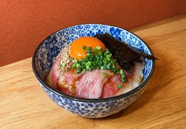 特製冷麺とミニまかない丼のセットを紹介する節に掲載された画像
