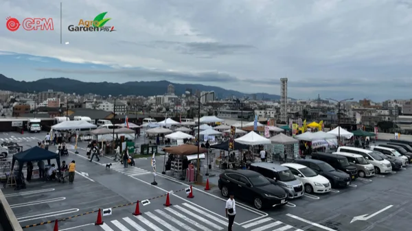屋上駐車場に多数のテントが並ぶWANderful Agro会場