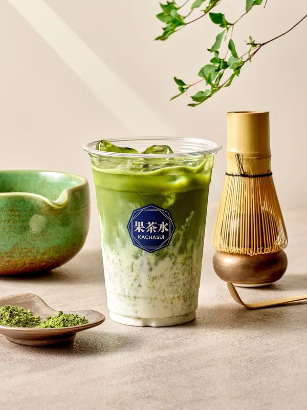 抹茶を使った冷たいティーラテ