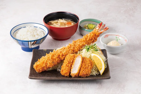 特大ジャンボ海老フライとロースかつ定食