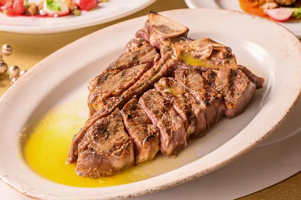 USDAプライムビーフ 熟成肉のTボーンステーキ