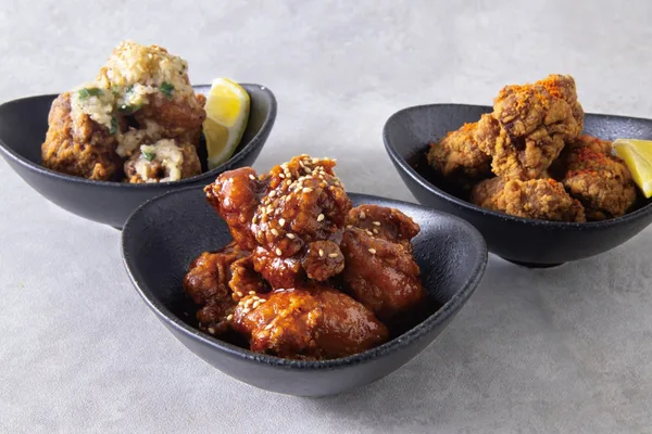 旨味唐揚げ（ヤンニョム、ネギ塩、チリ＆レモン）