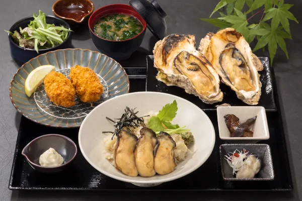 牡蠣ノ屋食堂の看板料理「牡蠣ノ屋定食」