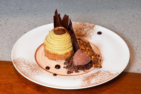Patisserie Minimalの秋の新作デセールの紹介に掲載された画像