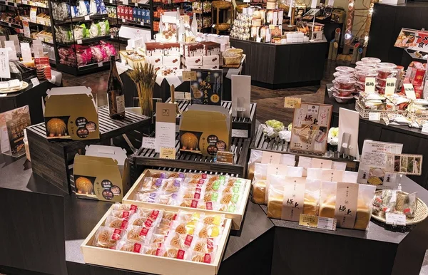 道の駅ながおか花火館 物産直売所、越後長岡「御貢屋 本店」の様子