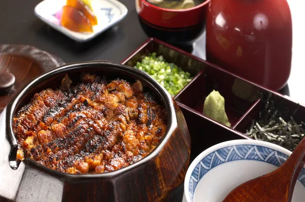 ひつまぶしの食べ方を紹介する節に掲載された画像