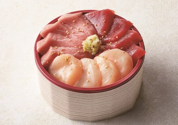 ＜クロマグロ専門工房 鮪斗＞戸井産本鮪ホタテ丼