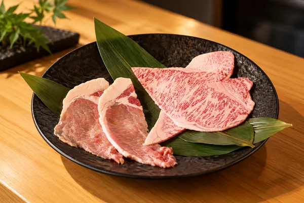 厳選された豚と牛