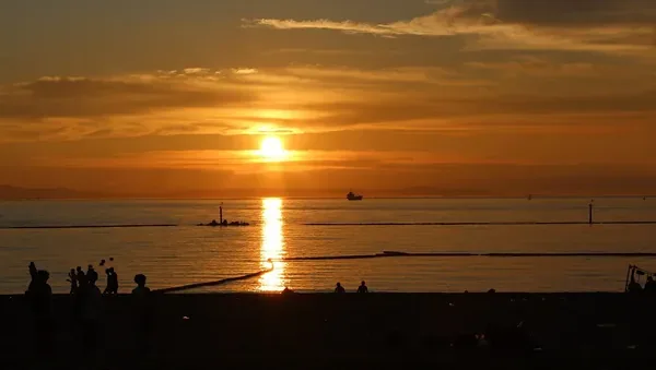 BLUE TERRACEから望む二色の浜の夕陽