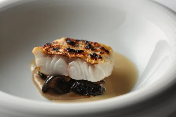 魚料理「旬魚 茸」