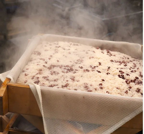 蒸したてお赤飯「260グラム」を紹介する節に掲載された画像