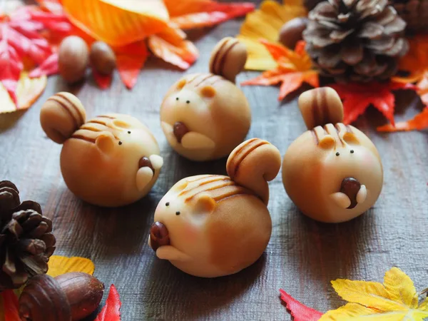 「「かわいい秋」と「懐かしい秋」。二つの秋を和菓子に」の説明に続いて掲載された画像