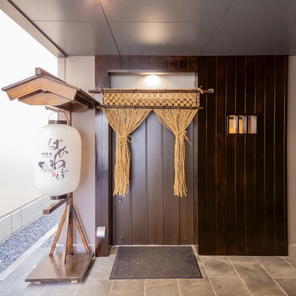 岡山市北区平和町の『炉端焼き ばかわらい』