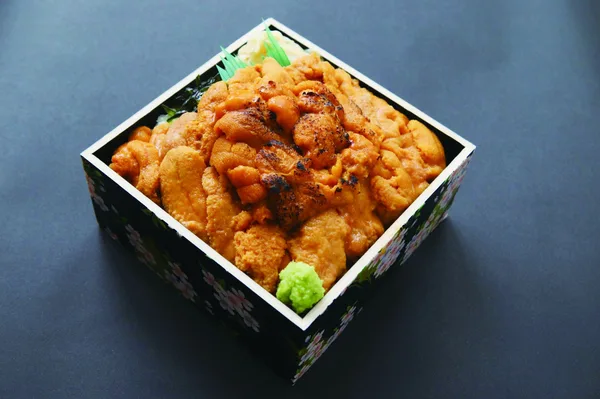 うに専門店 世壱屋の半生&炙りうに食べ比べ