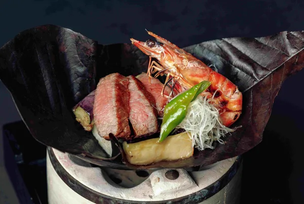 熊本の山海の恵みを、朴葉味噌で香ばしく焼き上げた一品