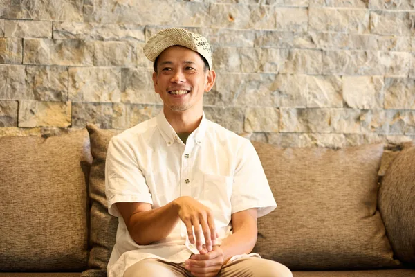 木彫りアーティストの安本篤人さん